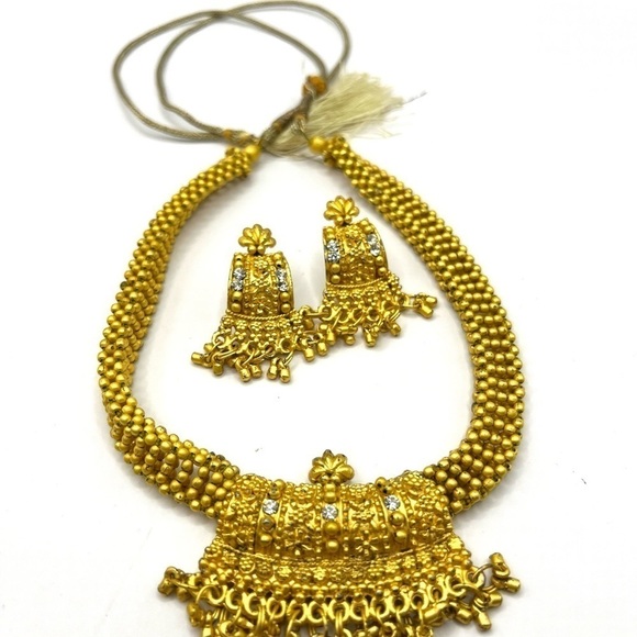 Beautiful Gold Tone Seed Bead Necklace and Earrings Set Adjustable Necklace - Picture 11 of 12